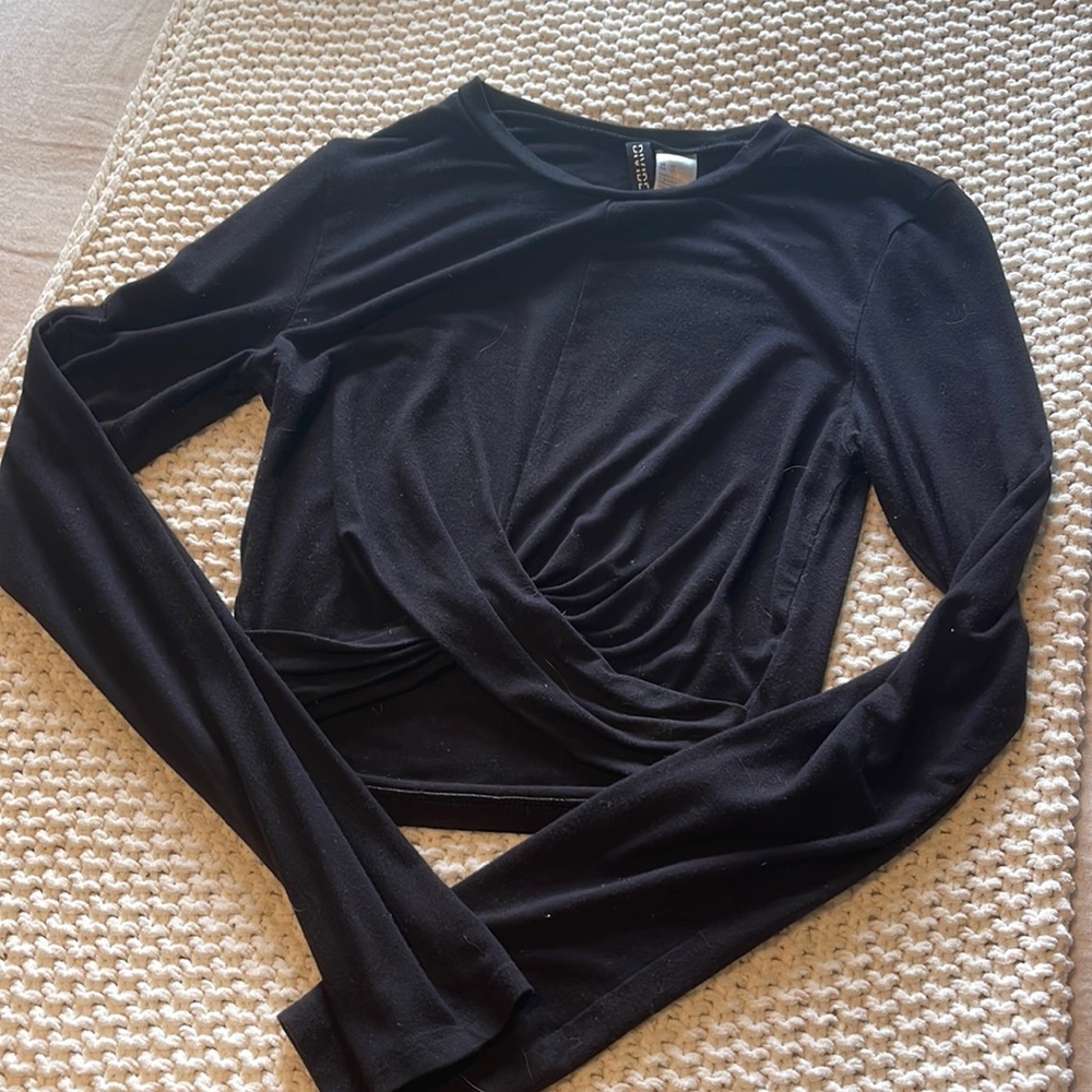 Long sleeve black crop top